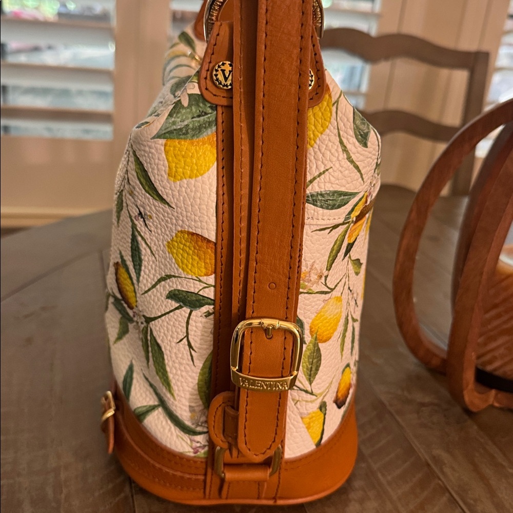 NWOT, Valentina vintage crossbody bucket bag in a gorgeous leather lemon print. - Picture 3 of 9